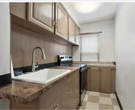 82 Woodland St, Unit 2 in Fitchburg, MA - Foto de edificio - Building Photo