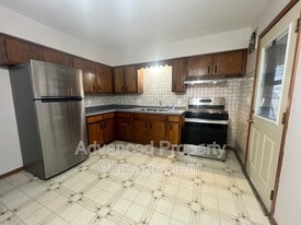 5740 N 91st St in Milwaukee, WI - Building Photo