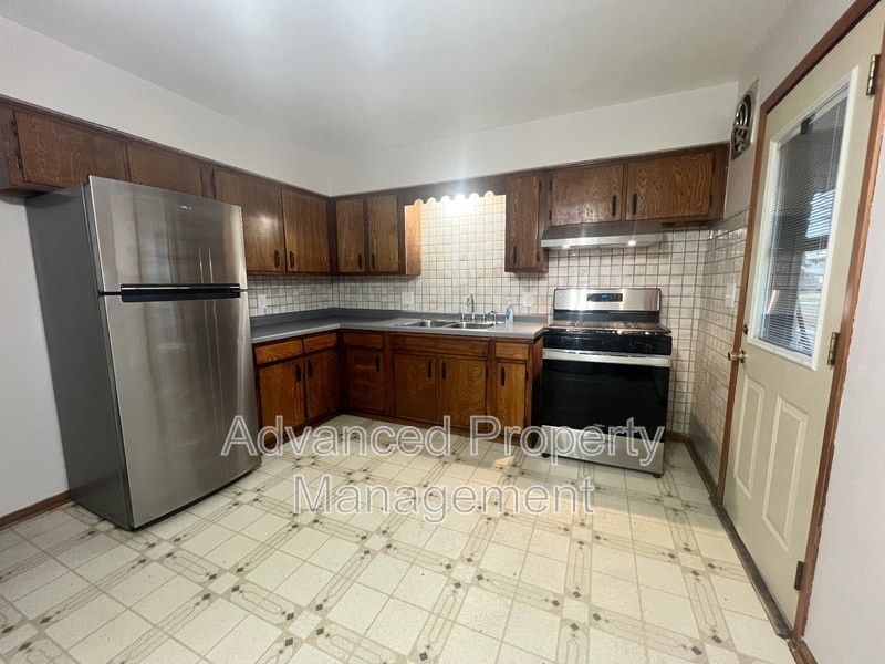 5740 N 91st St in Milwaukee, WI - Building Photo