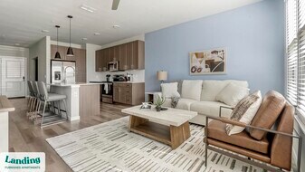6850 Foxtail Palm Wy, Unit 2114 in Bradenton, FL - Building Photo