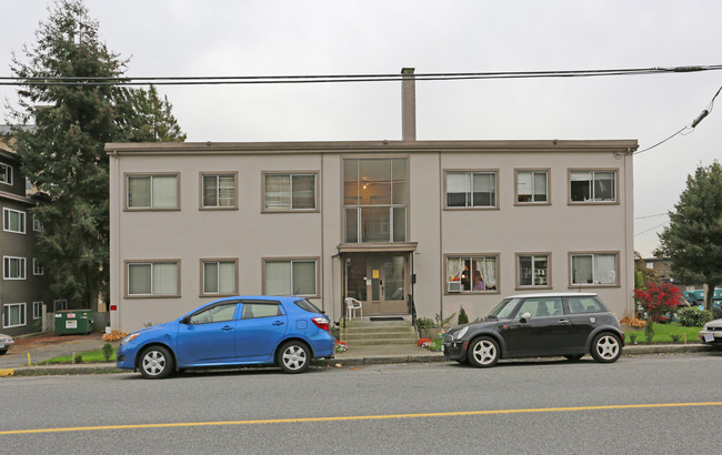 Holly Manor in New Westminster, BC - Building Photo - Building Photo