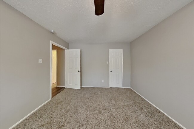 property at 814 Hyacinth Pl