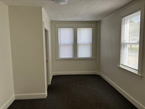 2 Hartford Ave S in Upton, MA - Building Photo - Building Photo