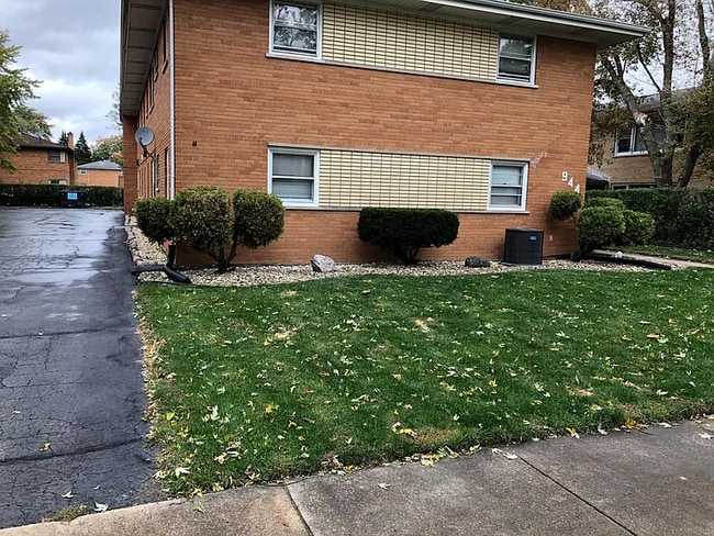 944 Elder Rd in Homewood, IL - Foto de edificio - Building Photo