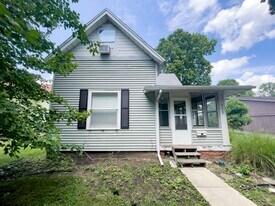 812 W University Ave in Muncie, IN - Building Photo