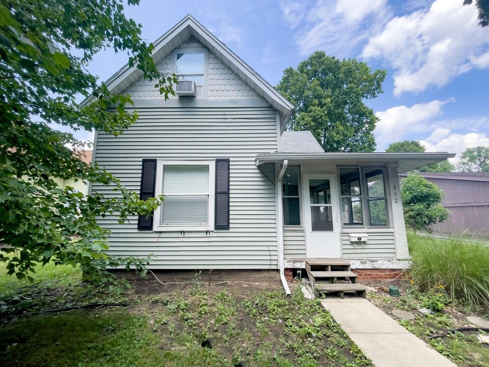 812 W University Ave in Muncie, IN - Building Photo