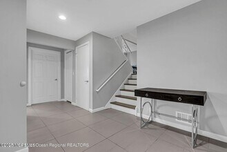 17 Roslyn Dr in Ocean Township, NJ - Building Photo - Building Photo