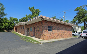 Hampton Court Apartments in Columbia, SC - Building Photo - Building Photo