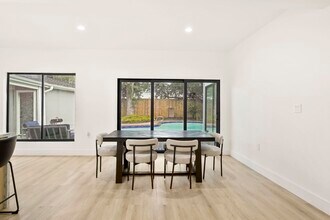 3327 Freshmeadows Dr in Houston, TX - Building Photo - Building Photo