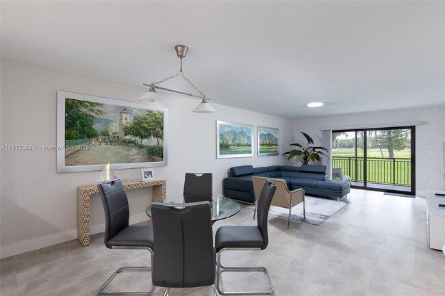 16171 Blatt Blvd in Weston, FL - Foto de edificio - Building Photo