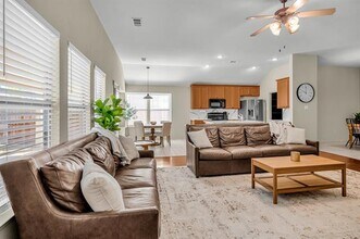 12109 Ridge Tree Rd in Crowley, TX - Building Photo - Building Photo