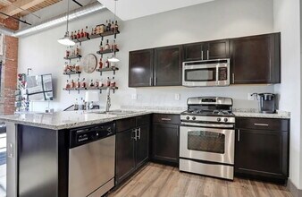 570 S Front St in Columbus, OH - Building Photo - Building Photo