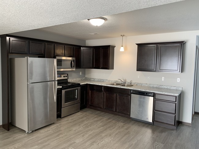 Brecken Place in Marshalltown, IA - Building Photo - Building Photo
