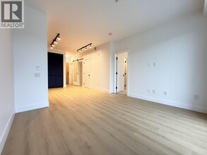 3055 Murray St in Port Moody, BC - Building Photo - Building Photo