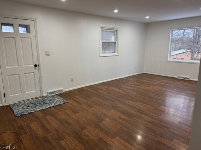 59 Lakeview Dr in Wantage, NJ - Foto de edificio - Building Photo