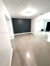 147 SW 26th Rd in Miami, FL - Foto de edificio - Building Photo