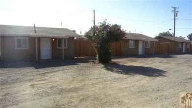 10330 E Vernon Ave in Blythe, CA - Building Photo - Building Photo