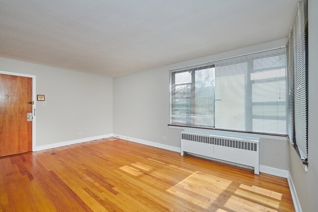 7383 N Winchester Ave in Chicago, IL - Building Photo - Building Photo