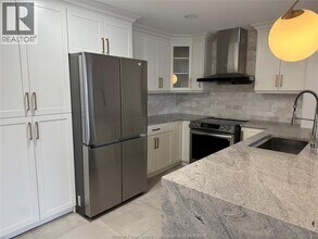 2650 Sandwich W Pkwy in Windsor, ON - Building Photo - Building Photo