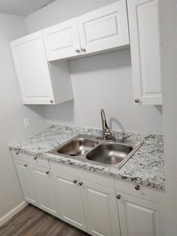 8127 Stonehurst St in Dallas, TX - Building Photo - Building Photo