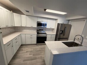 6522 Harbour Rd in North Lauderdale, FL - Building Photo - Building Photo