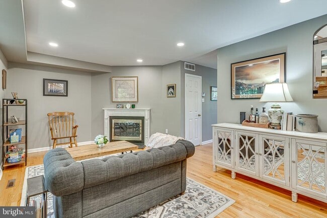 property at 912 Green St