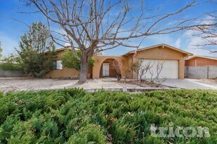 8712 Plymouth Rock Rd NE in Albuquerque, NM - Building Photo