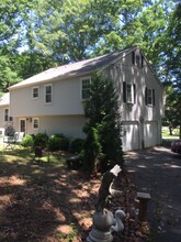 8 Dogwood Ln in Norwich, CT - Building Photo - Building Photo