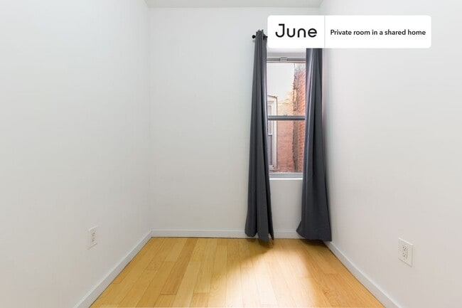 Room in Shared 4 bed/2 bath home in New York, NY - Building Photo - Building Photo