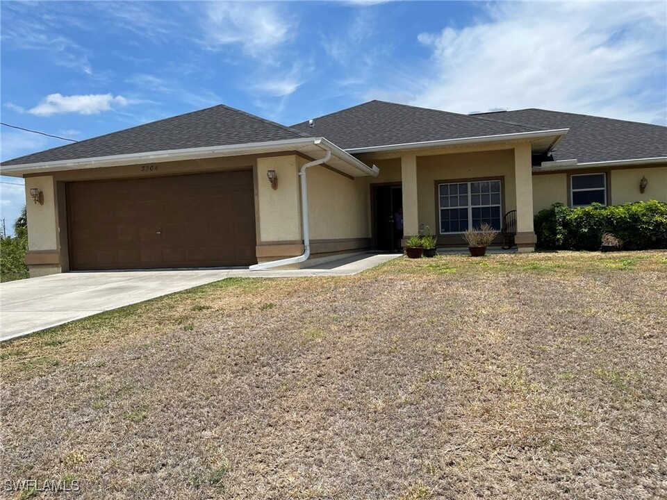3204 35th St SW in Lehigh Acres, FL - Building Photo