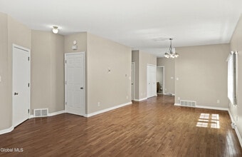 75 Edgecomb St in Albany, NY - Building Photo - Building Photo