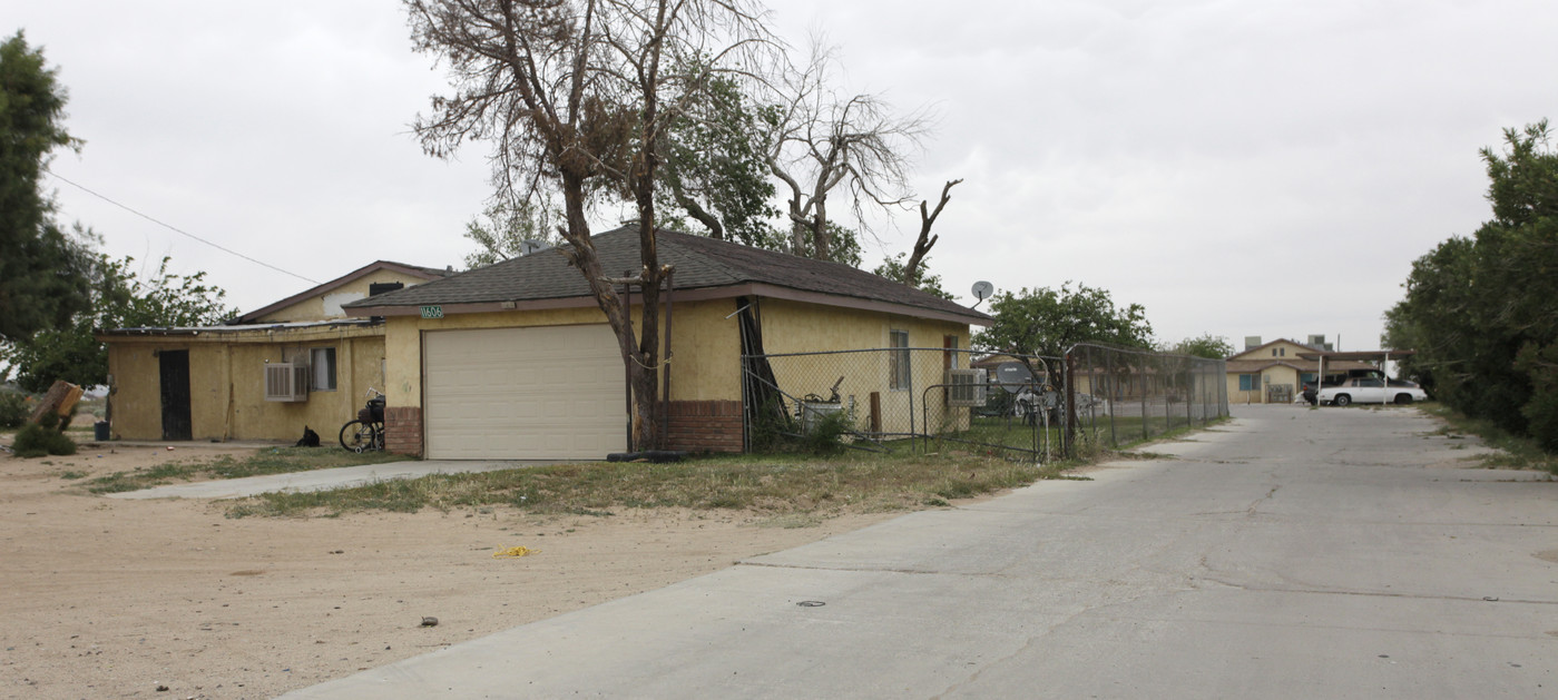 11606 Chamberlaine Ave in Adelanto, CA - Building Photo