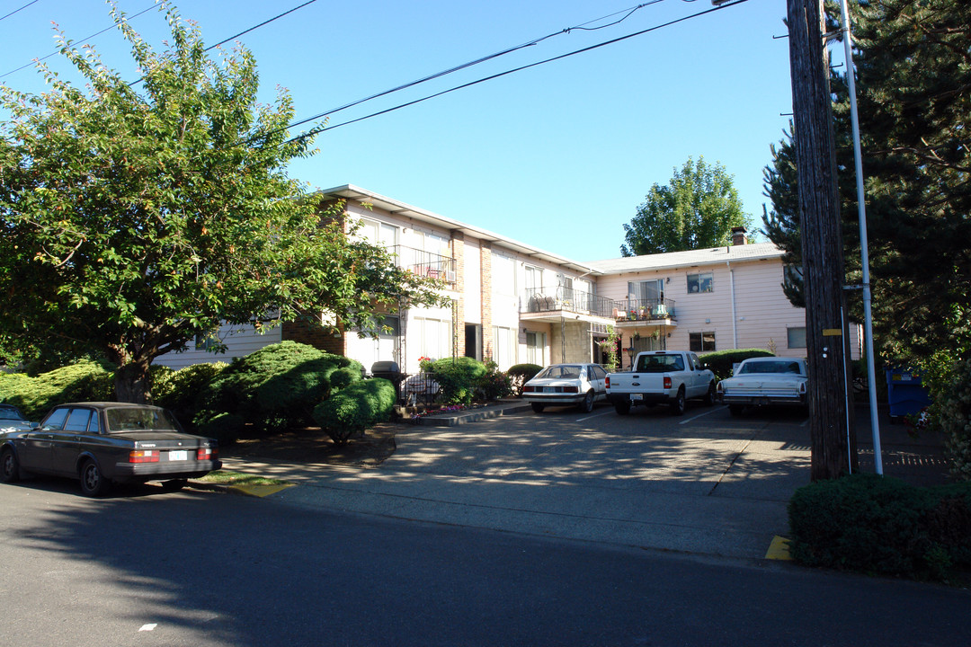 Lloyd Court in Portland, OR - Building Photo