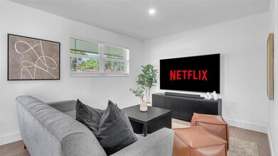 2201 N 50th Ave in Hollywood, FL - Building Photo - Building Photo