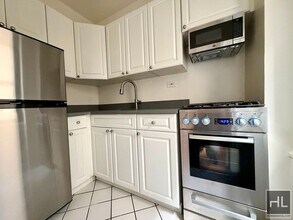 412 E 55th St in New York, NY - Building Photo - Building Photo