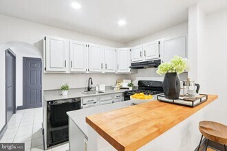 2037 North St in Philadelphia, PA - Building Photo - Building Photo