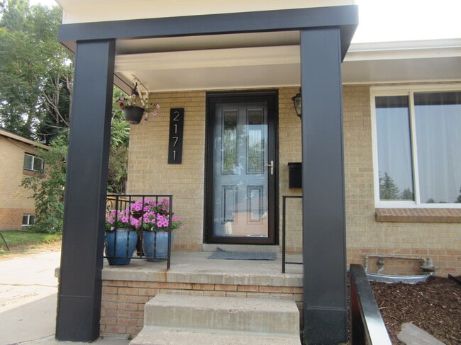 2171 S Yates St in Denver, CO - Building Photo - Building Photo