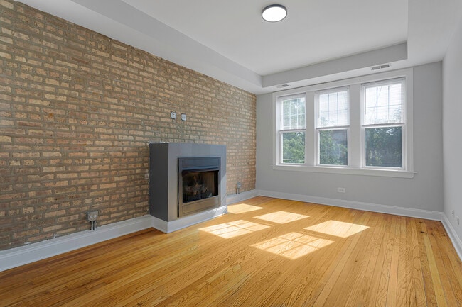 7328 N Damen Ave in Chicago, IL - Building Photo - Building Photo