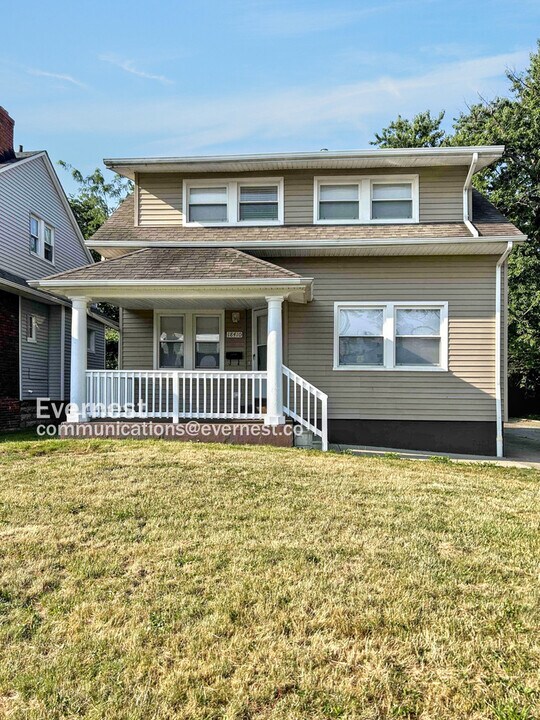 18410 Landseer Rd in Cleveland, OH - Foto de edificio