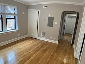 76 E 68th St in Chicago, IL - Building Photo - Building Photo