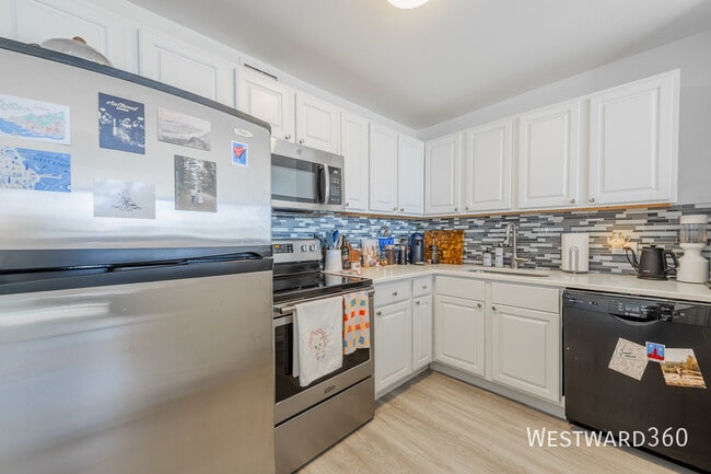 property at 1636 N Wells St