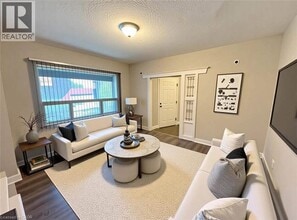 71 Barnesdale Blvd in Hamilton, ON - Building Photo - Building Photo