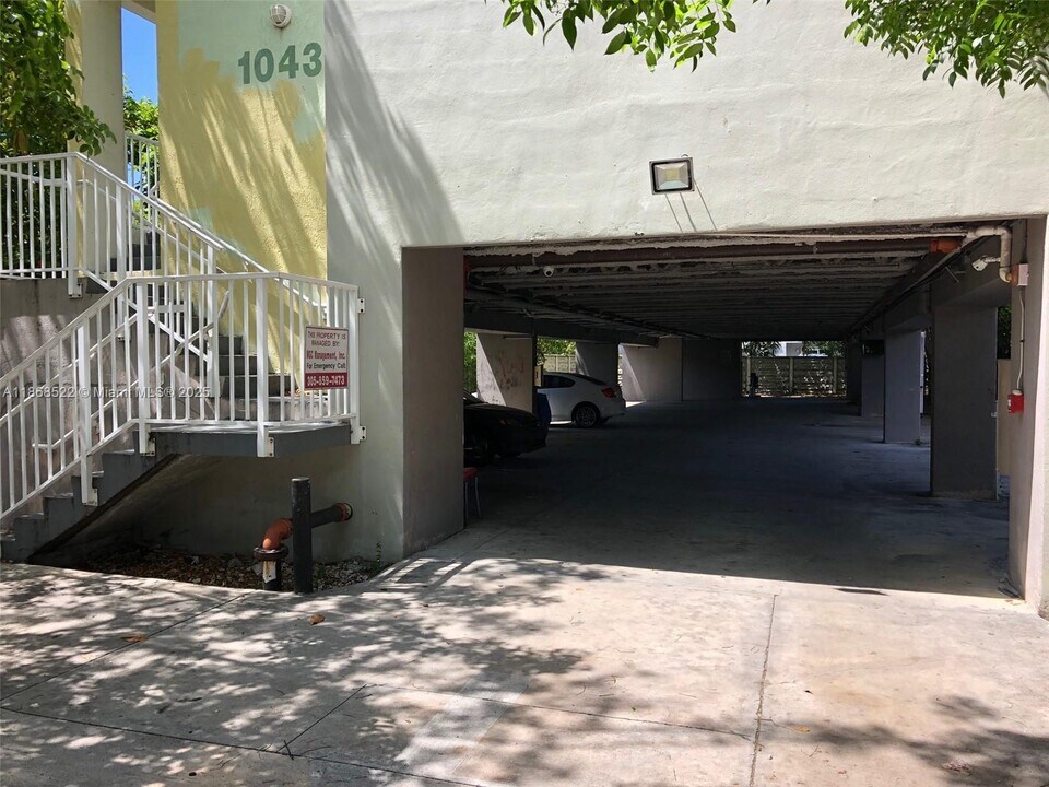 1043 NW 4th St in Miami, FL - Building Photo