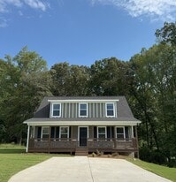 111 Charlotte Cir in Statham, GA - Building Photo
