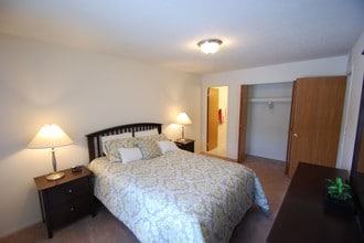 West Garden Apartments in Westland, MI - Foto de edificio - Building Photo