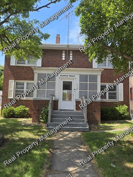 650 E 4th St in Hobart, IN - Foto de edificio