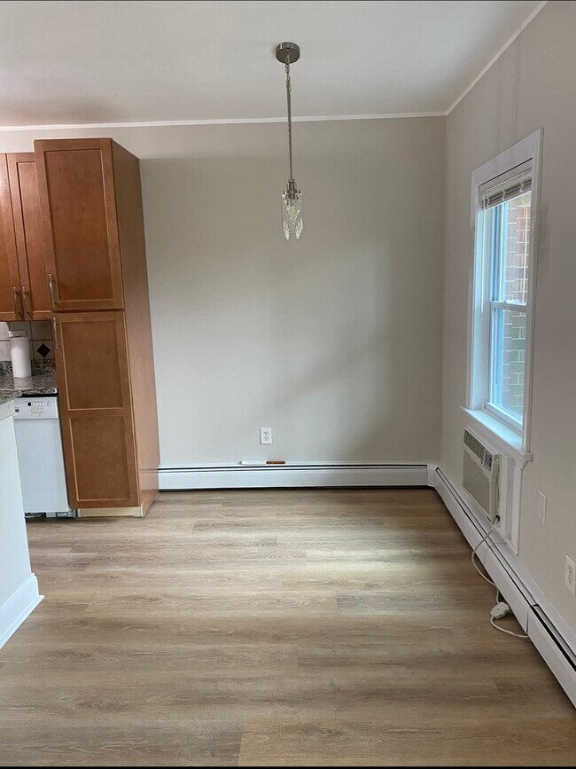 17 Balance Rock Rd, Unit 2 in Seymour, CT - Foto de edificio - Building Photo