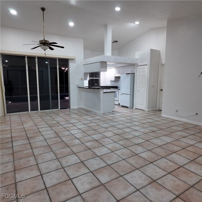 1117 Cleveland Ave in Lehigh Acres, FL - Building Photo - Building Photo