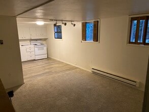 5267 11th Ave NE, Unit Apt B in Seattle, WA - Foto de edificio - Building Photo