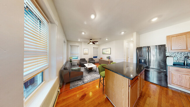 7 Mark St, Unit #2